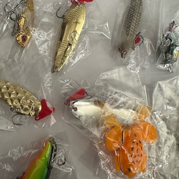 Vibrant Fishing Lure Collection - Gold, Silver, Green, Orange - Picture 3 of 7
